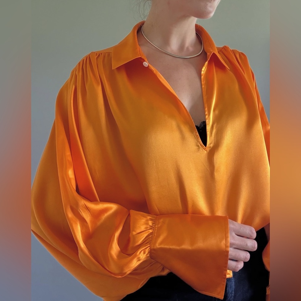 Frame Womens  Satin Keyhole 100% Silk Popover Top, Orange 
Size M
